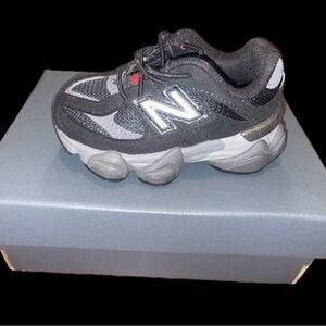 New Balance Black and Gray Chunky Sneakers